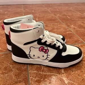 HELLO KITTY SNEAKERS